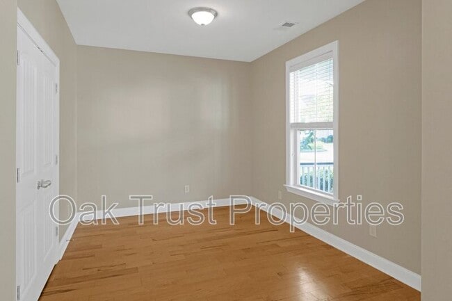 Building Photo - 5185 Celtic Dr