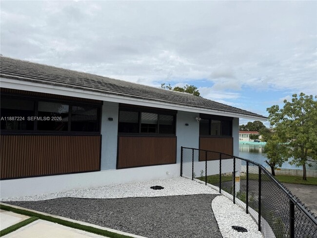 Building Photo - 425 NE 103rd St