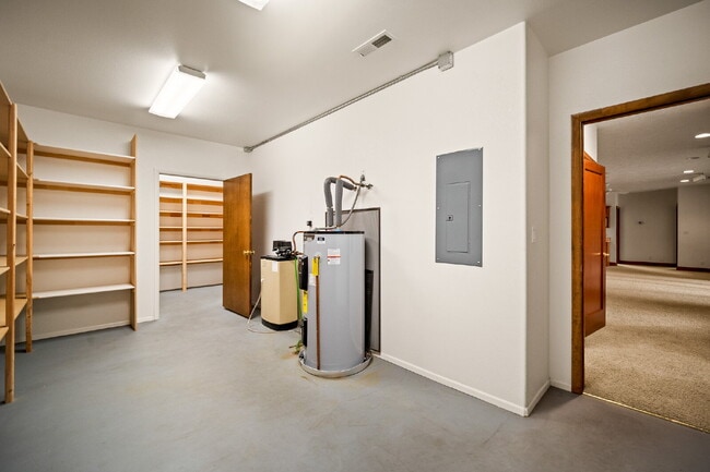 Building Photo - "Spacious 4-Bedroom, 4.5 Bathroom 4792 sq. ft. Retreat with Scenic Views and Cozy Fireplace in St...
