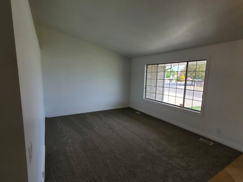 Building Photo - 4785 Dorilee Dr