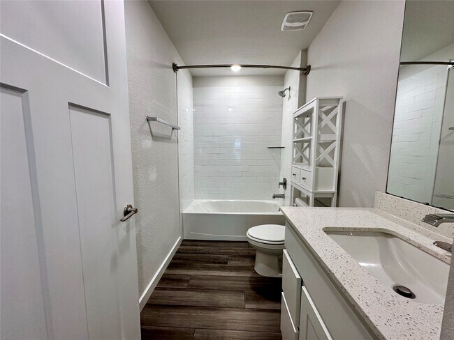 Building Photo - 1118 Amistad Lp