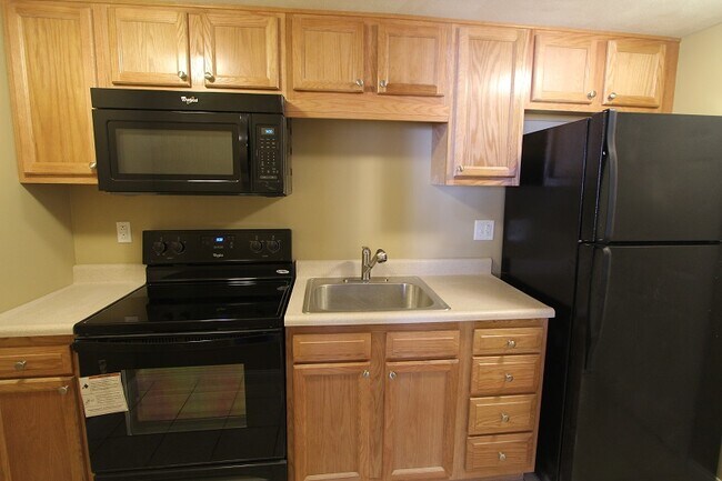 Building Photo - 1618 E Hendryx Pl