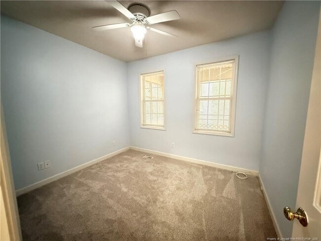 Building Photo - 755 Blue Bird Dr