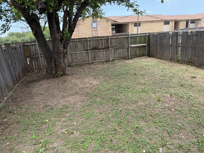 Building Photo - 3020 Lourdes St