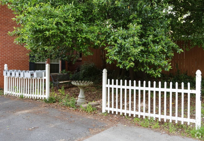 Building Photo - 756 Greenwood Ave