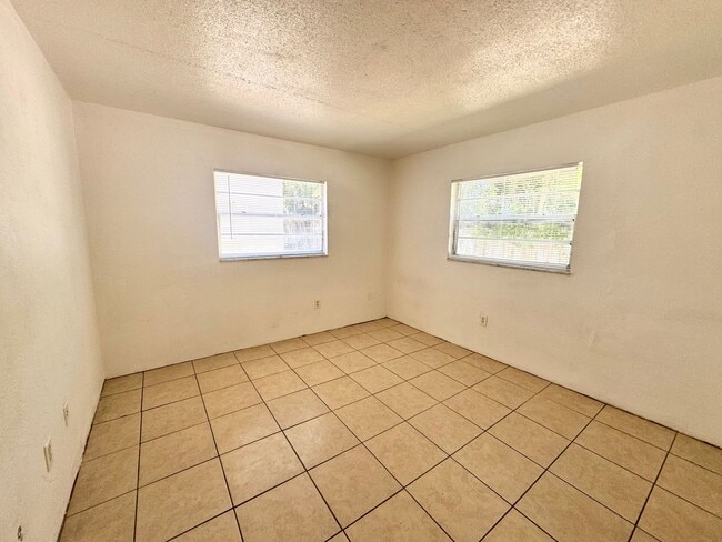Building Photo - 1221 Kennedy Rd