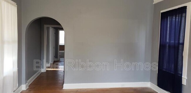 Building Photo - 2806 E 5th Ave