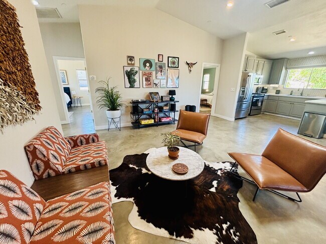 Building Photo - Rare Opportunity for Spacious, Modern Sout...