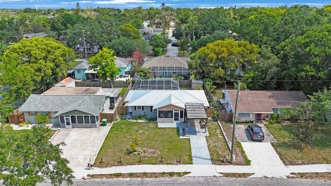 Building Photo - 1010 E Fern St