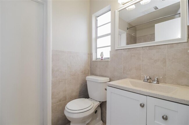 Building Photo - 734 Dunhill Dr