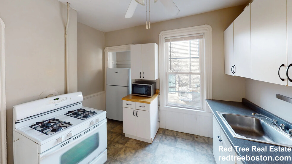 Apt 2 - 560 Green St