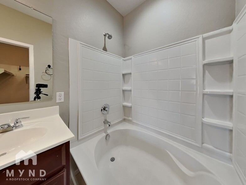 Building Photo - 17299 W Fetlock Trail
