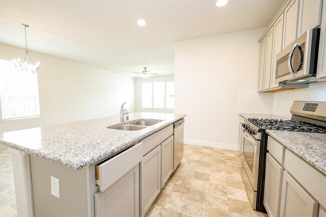 Building Photo - 40634 Guillemont Ln