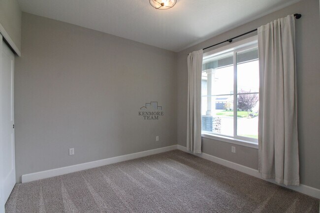 Building Photo - 9813 Chinook Dr
