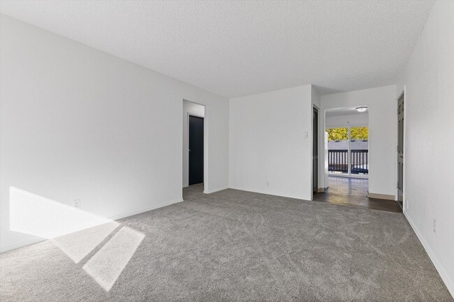 Building Photo - Green Tree Apartments