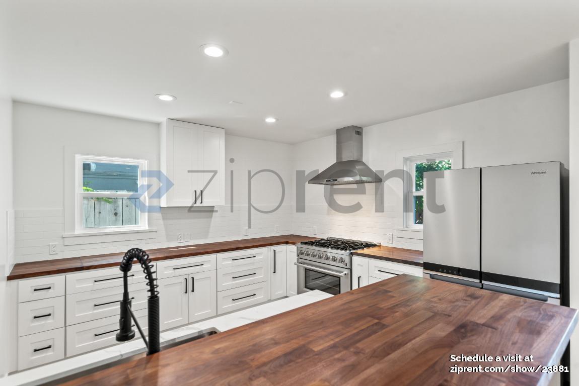 Building Photo - 912 61st St