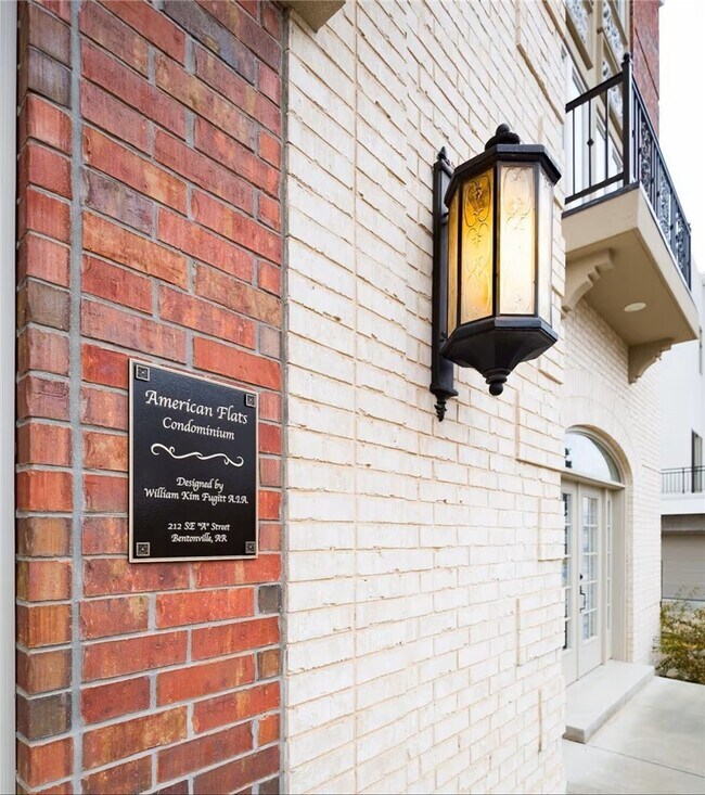 Building Photo - 212 SE A St