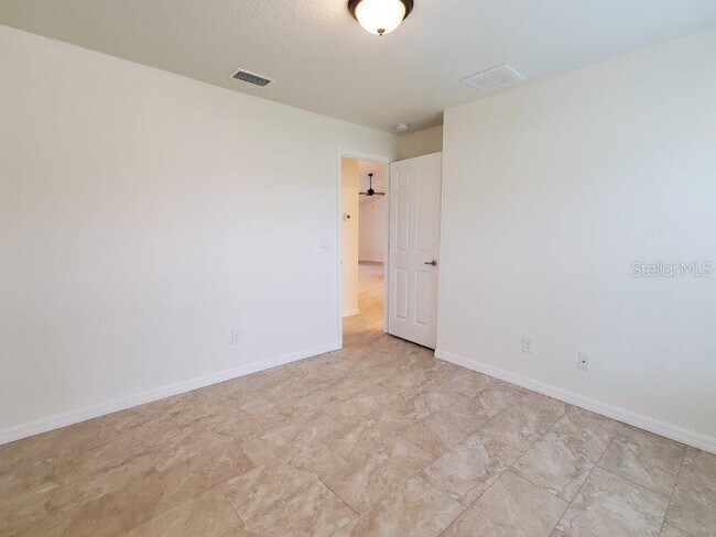 Building Photo - 1192 Oceanic Rd