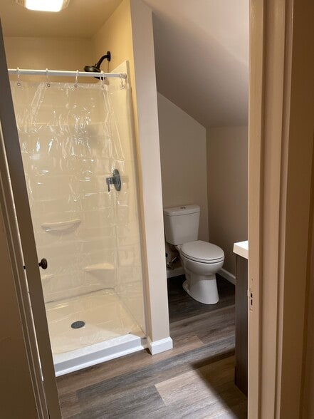 Attic Bathroom - 8 Park Pl