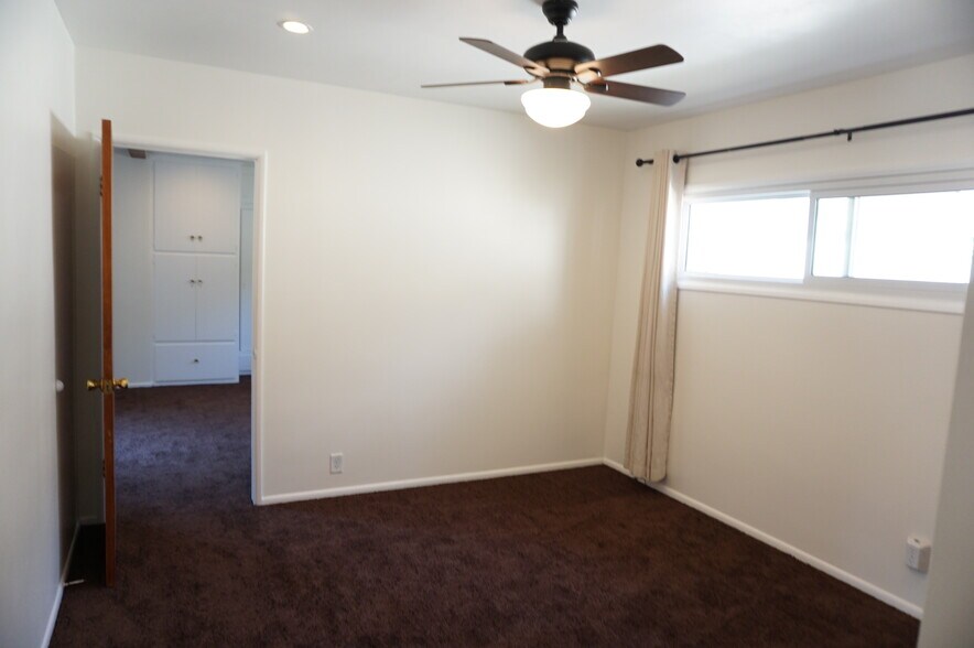 Building Photo - 10333 Jordan Ave