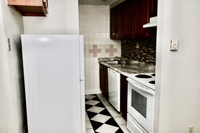 Building Photo - 204 Oak Manor Pl