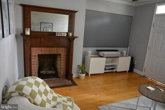 Building Photo - 313 N Market St