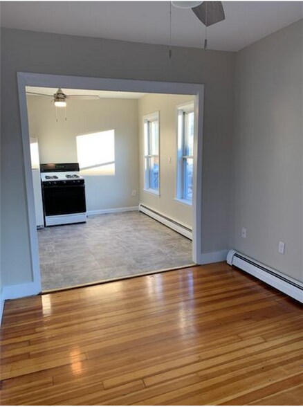 Kitchen - 52 Johnson St