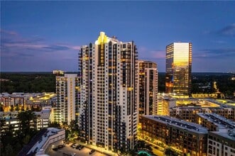 Building Photo - 3481 Lakeside Dr NE