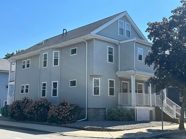 Building Photo - 247 Park St