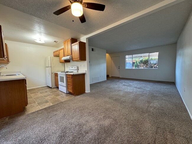 Building Photo - 1039 W Lincoln Ave