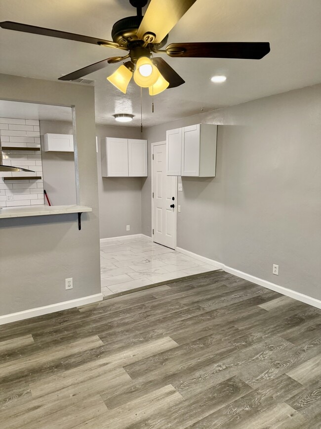 Building Photo - 986 S Hope Ave