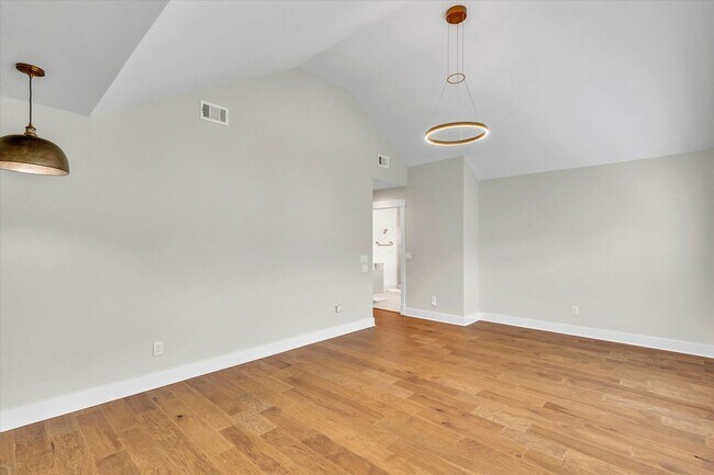 Building Photo - 158 Bluffside Cir