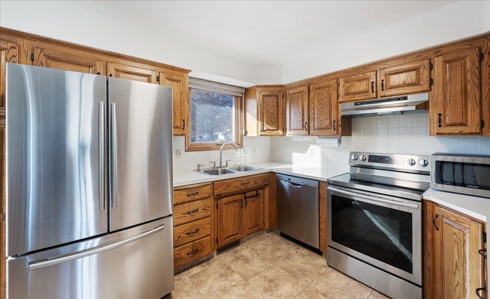 SS appliances - 12804 S 28th Ave