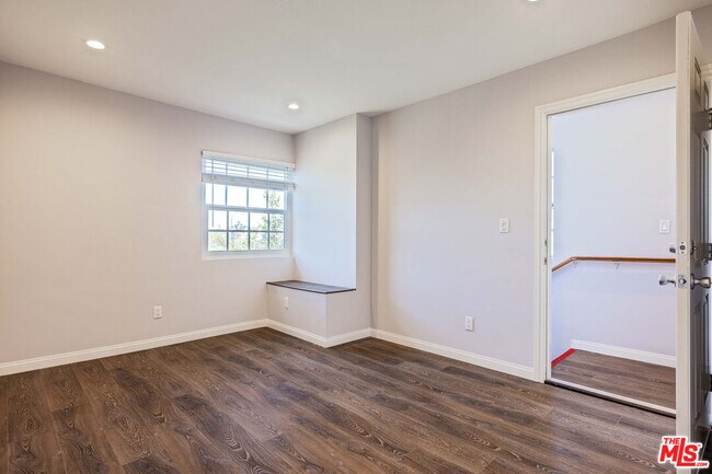 Building Photo - 1112 Ocean Park Blvd