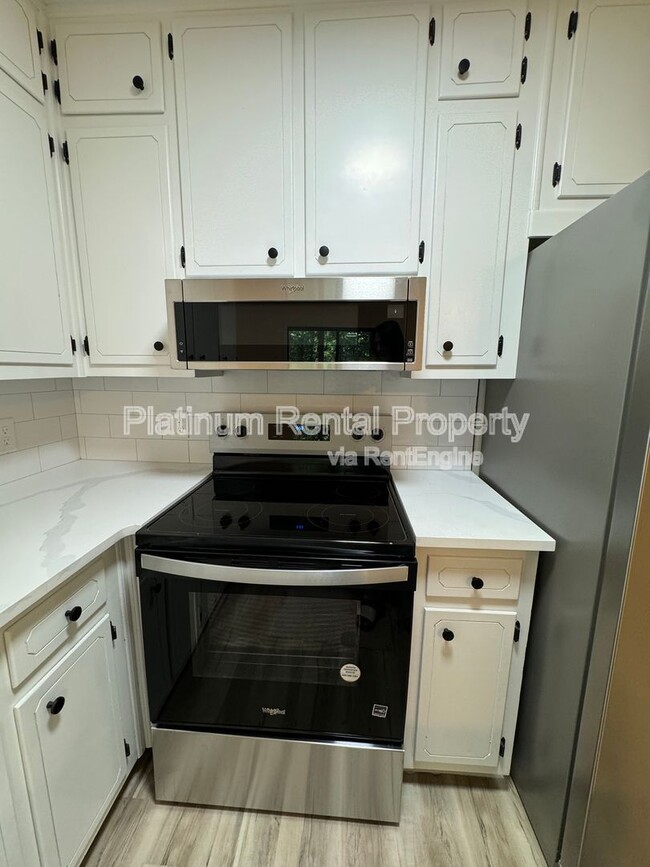 Building Photo - 8380 Lucas Creek Trl