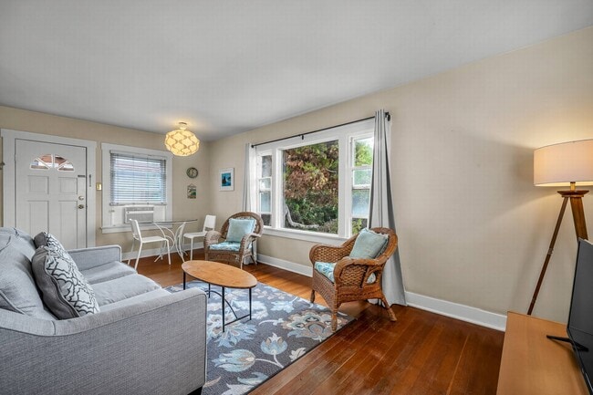 Building Photo - 204 S Guadalupe Ave