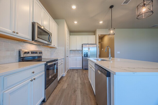Building Photo - 6616 Cloverdale Ave