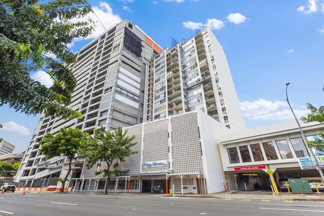 Building Photo - 818 S King St