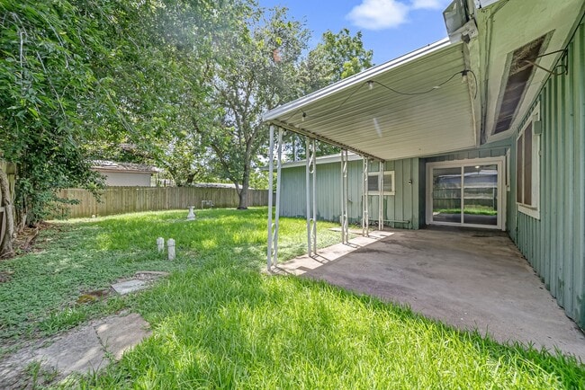 Building Photo - 3702 Malone Dr