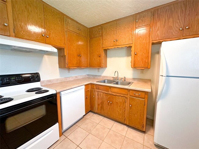 Building Photo - 833 Owl St