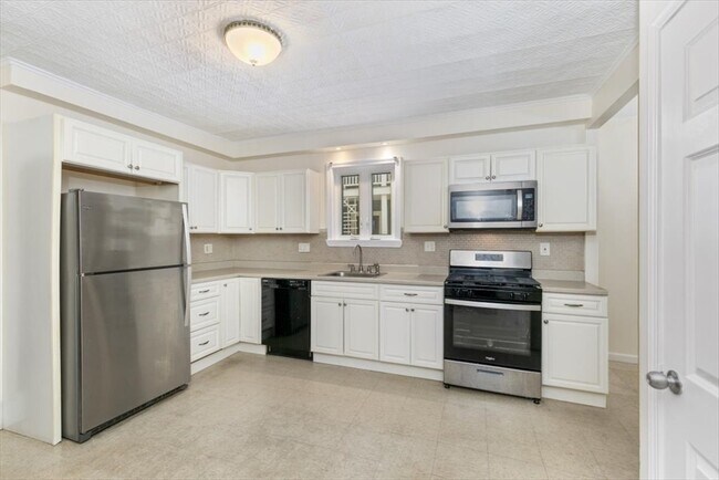 Building Photo - 335 Salem St