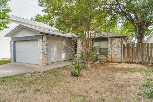 Building Photo - 3-BEDROOM IN HUNTERS CHASE, NORTHSIDE ISD