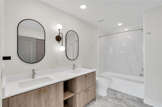 Building Photo - 3100 Lake Villa Dr