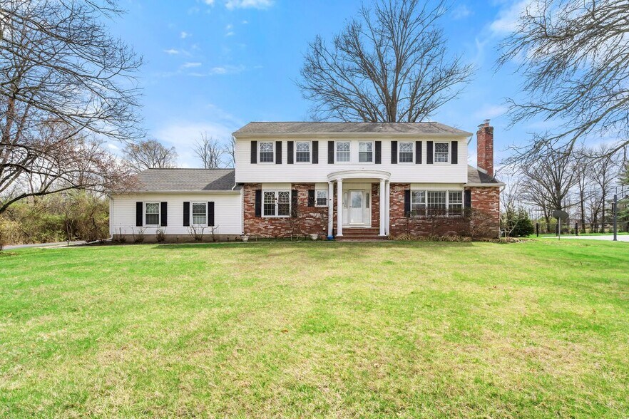 Primary Photo - 10 Monroe Ct