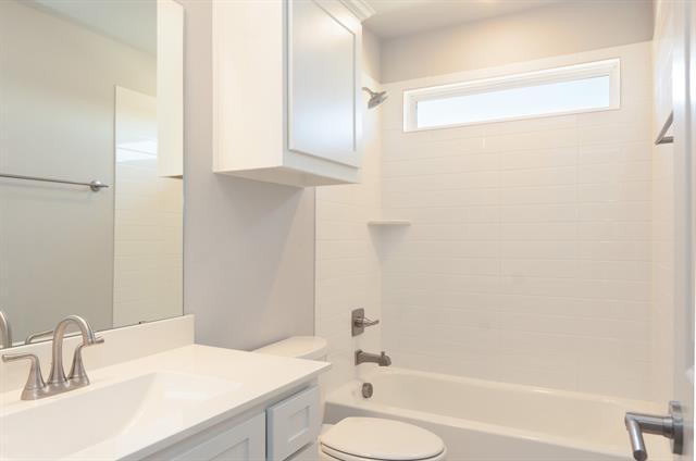 Building Photo - 3743 Milwaukee Ave