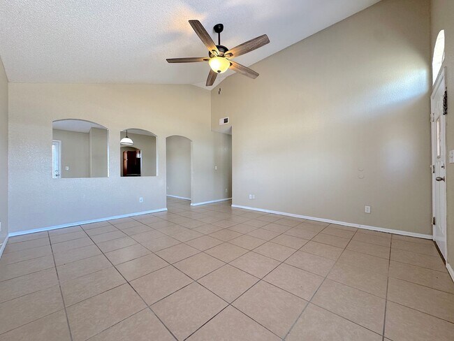 Building Photo - Northeast El Paso 4 Bed, 2 Bath close to Ft Bliss!