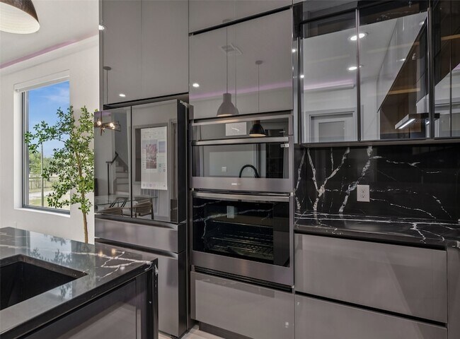 Building Photo - 1880 Beaumont St