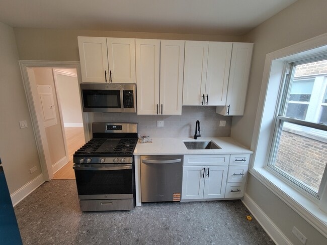 Building Photo - 6418 N Richmond St