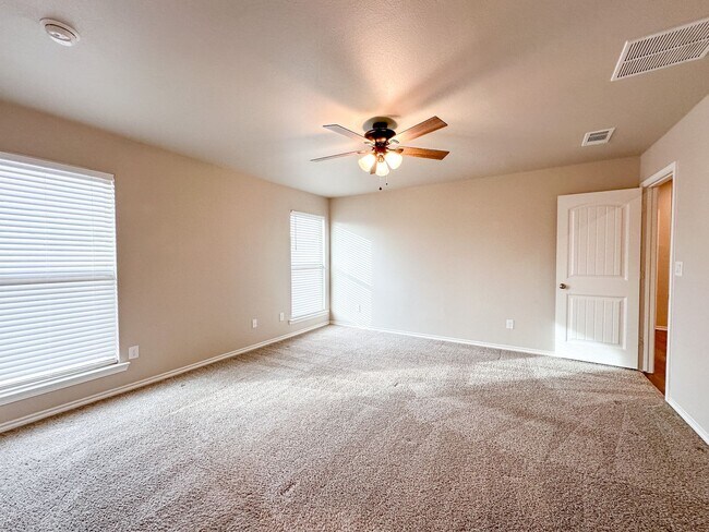 Building Photo - 3/2/2 Home in Windstone!