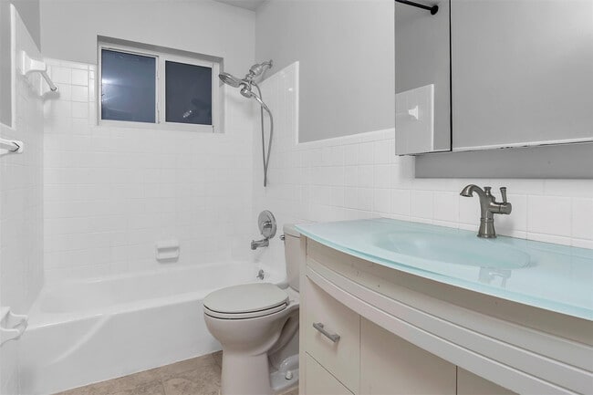 Building Photo - 1049 NW 30th Ct